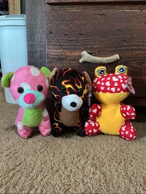 3 Cute Plushies